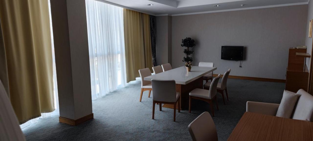 Grand Nur Plaza Hotel Aqtau Buitenkant foto