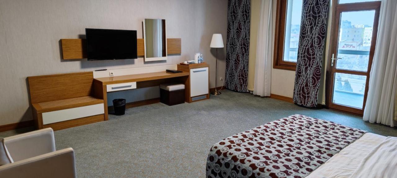 Grand Nur Plaza Hotel Aqtau Buitenkant foto