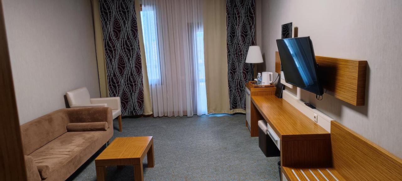 Grand Nur Plaza Hotel Aqtau Buitenkant foto