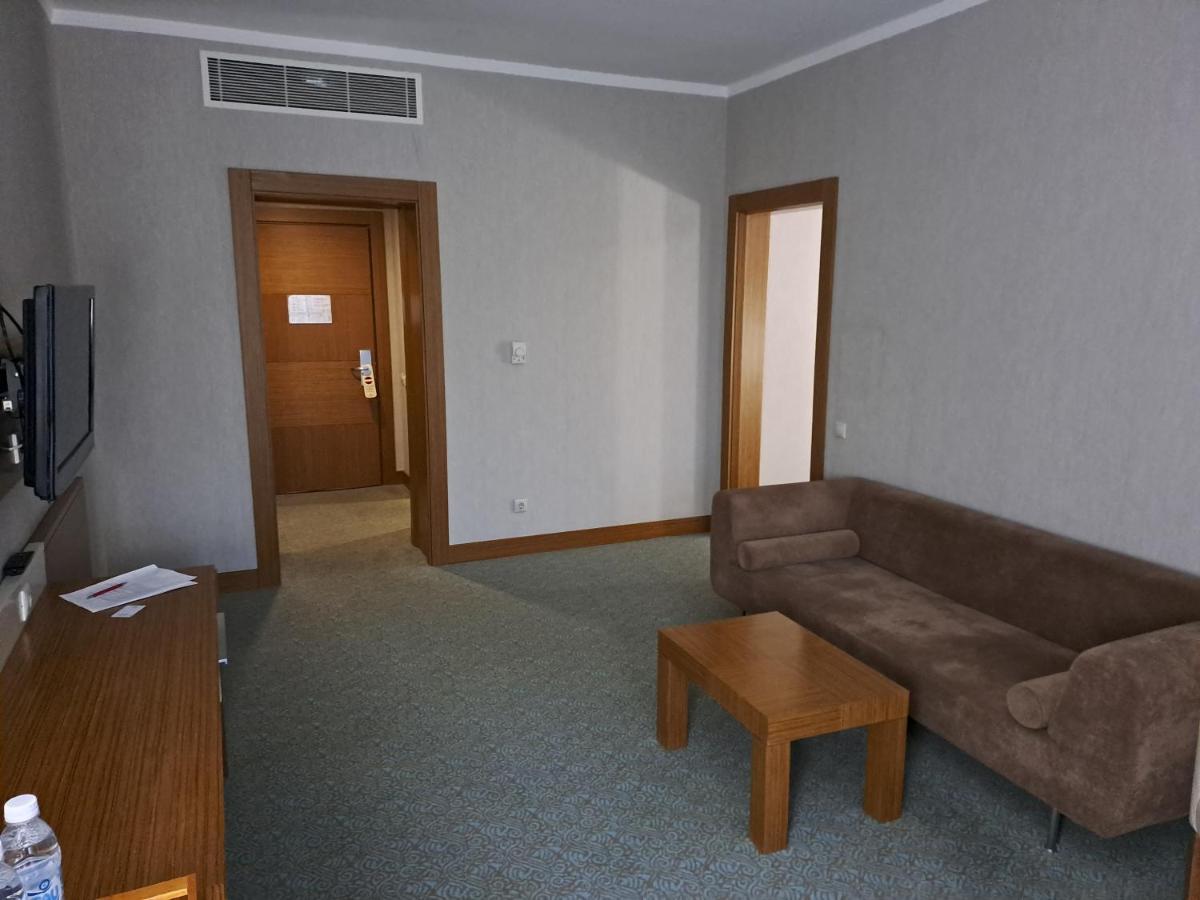 Grand Nur Plaza Hotel Aqtau Buitenkant foto
