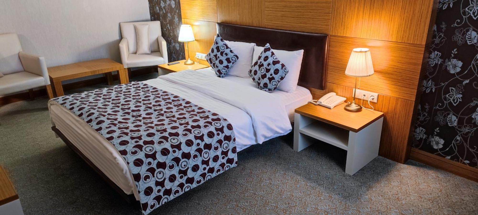 Grand Nur Plaza Hotel Aqtau Buitenkant foto