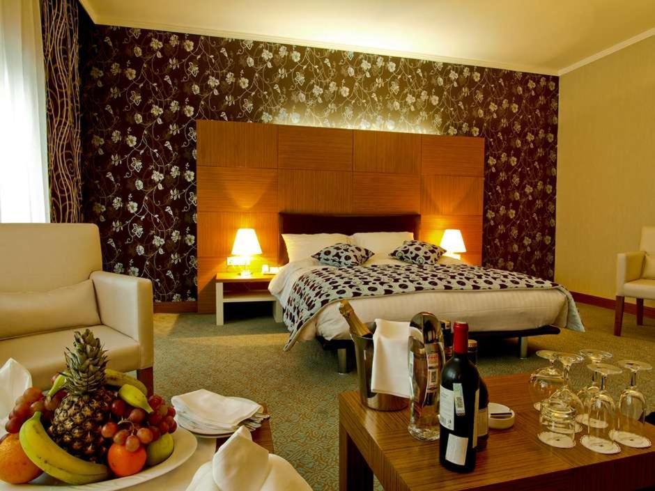 Grand Nur Plaza Hotel Aqtau Buitenkant foto