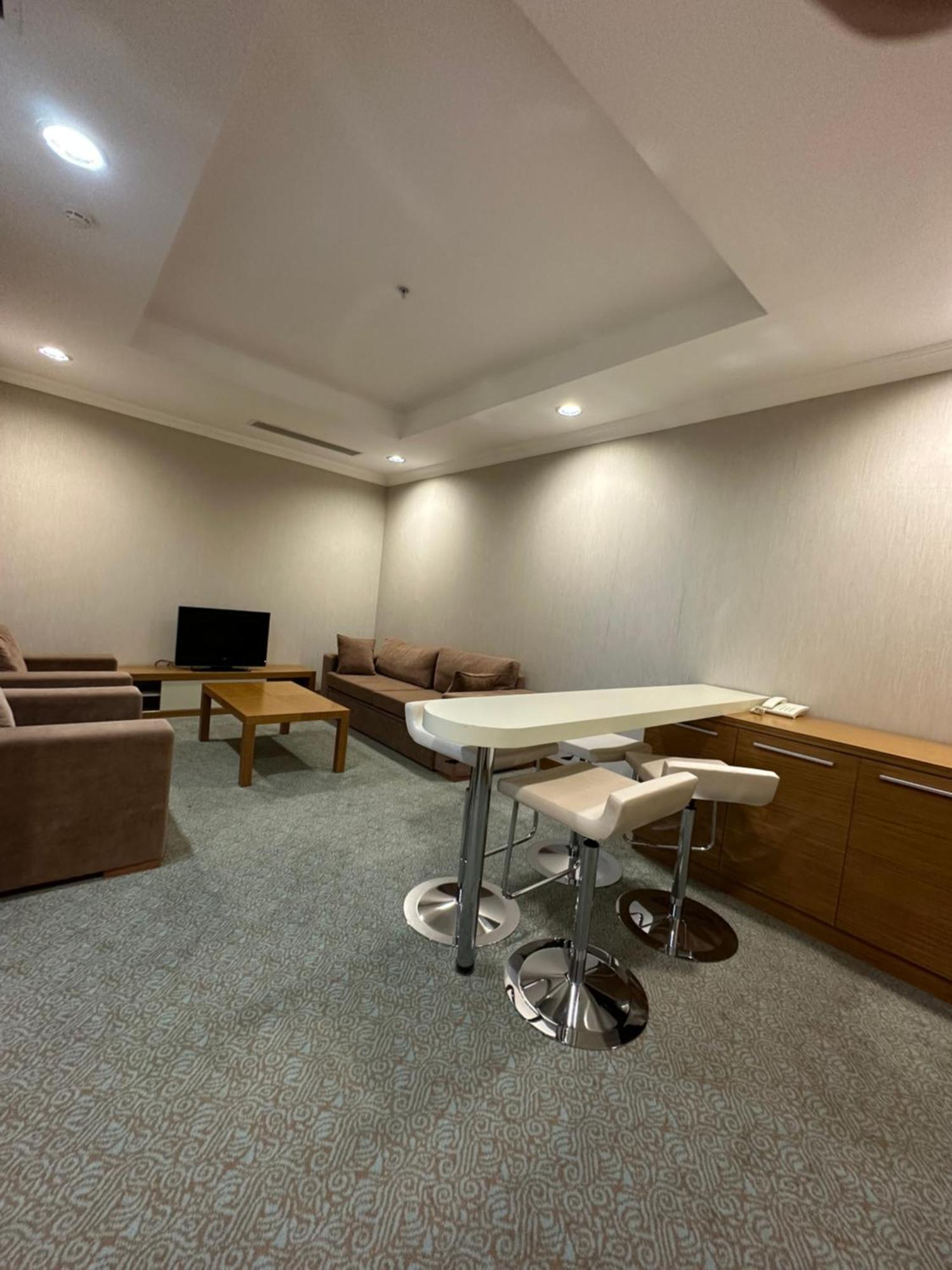Grand Nur Plaza Hotel Aqtau Buitenkant foto