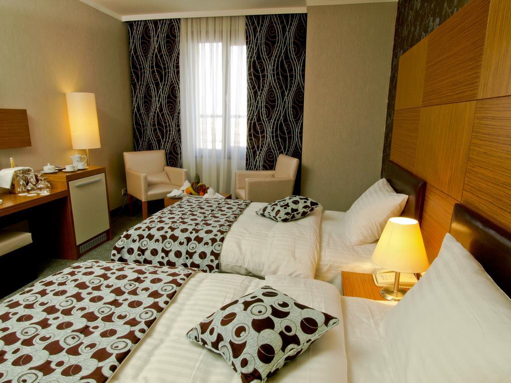 Grand Nur Plaza Hotel Aqtau Buitenkant foto