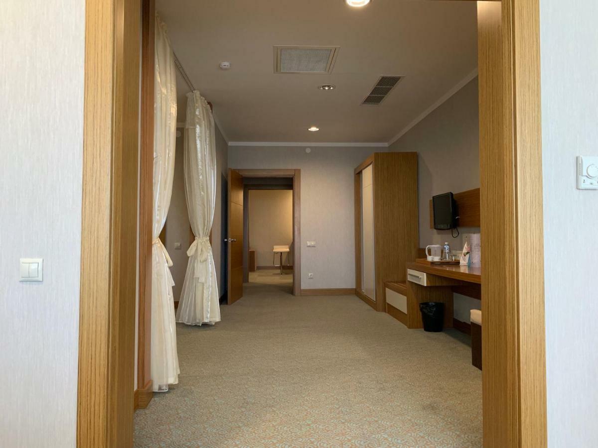 Grand Nur Plaza Hotel Aqtau Buitenkant foto